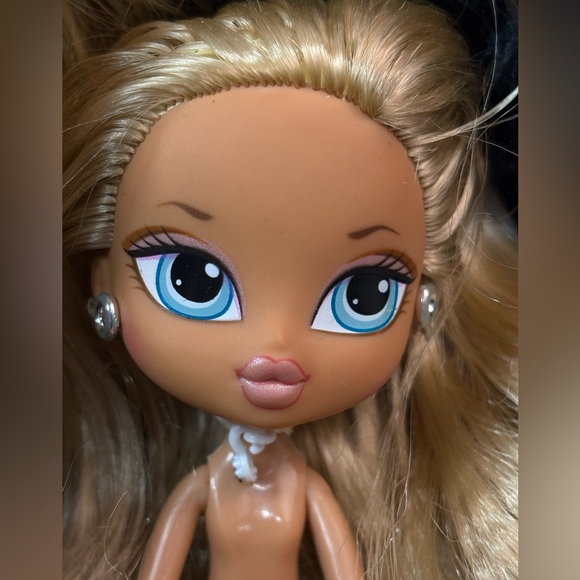 MGA Bratz Doll Lot of 8 Mixed Years Feet Missing Cake Toppers Accessories 2000s - Picture 11 of 16